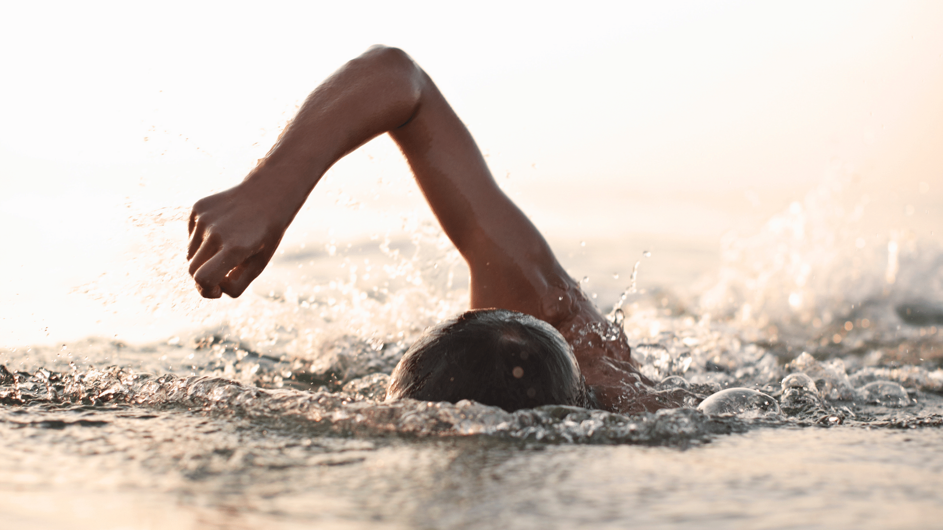 Schwimmen zur Surf Vorbereitung Schwimmtraining für Surfer